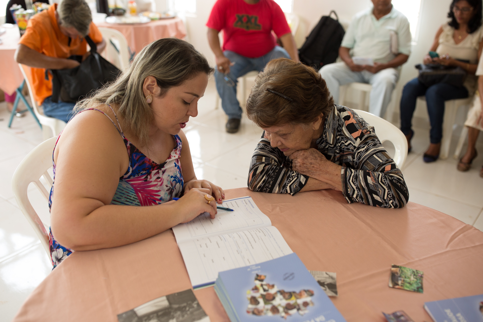 Idosos atendidos pelo CSC Loiane Moreno participam de roda de conversa sobre violência
