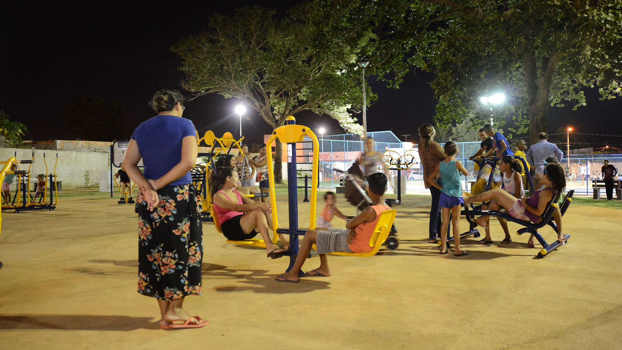 Moradores do Santo Amaro comemoram entrega da praça do setor