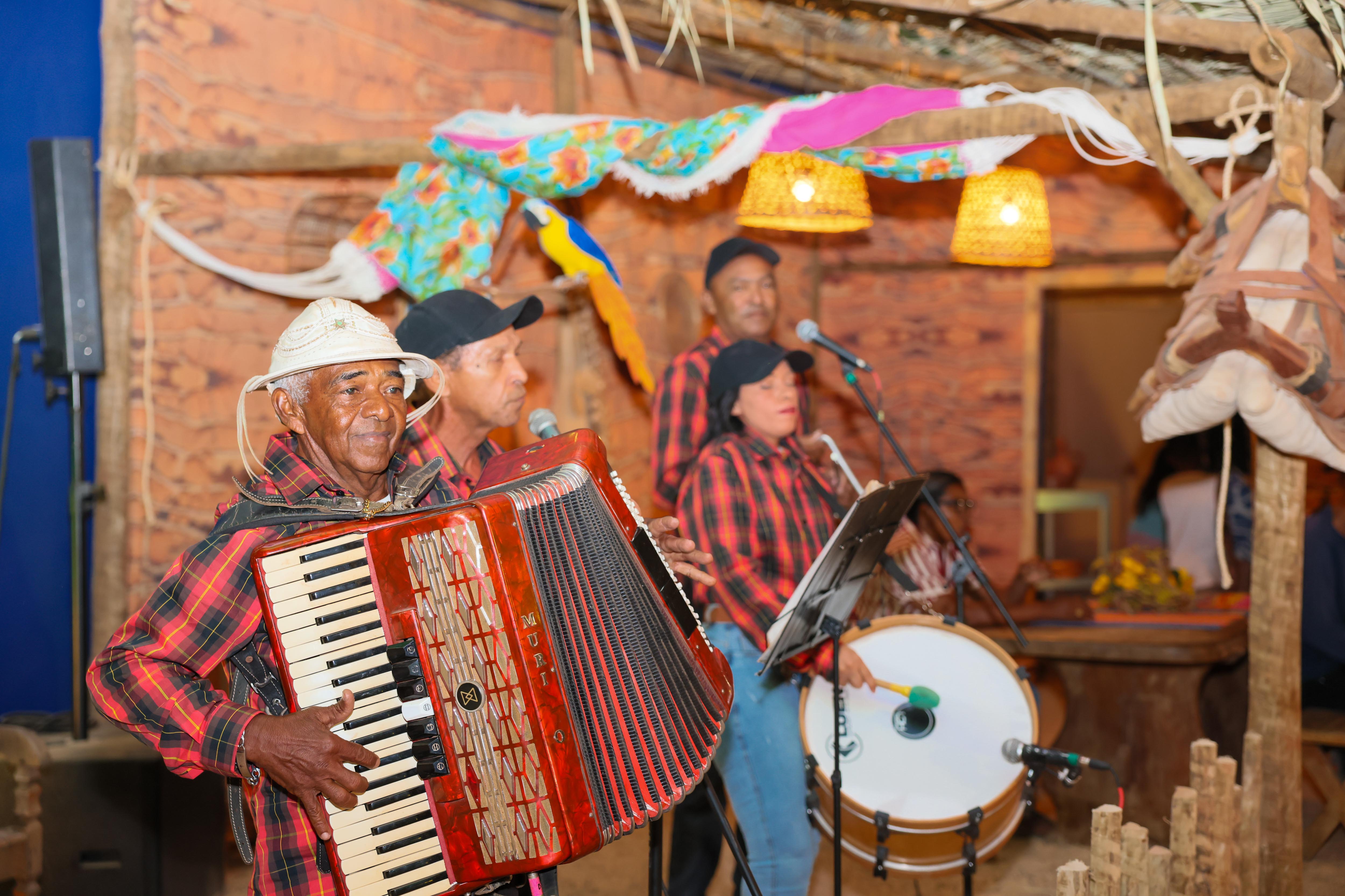 O quarteto Bacabal do Acordeon iniciou as apresentações da terceira noite