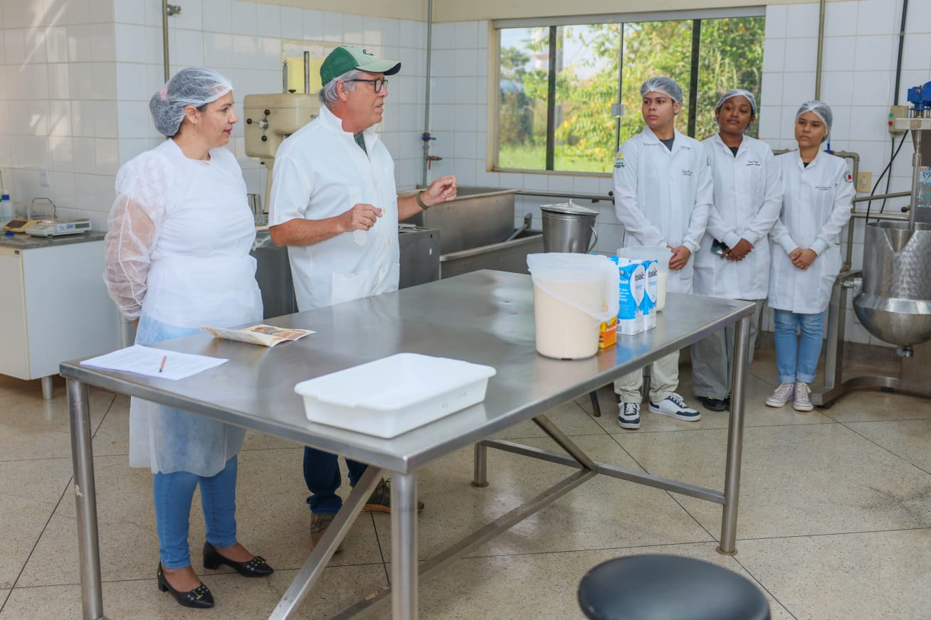 Oficina foi ministrada por professor e alunos do curso de engenharia de alimentos da Universidade Federal do Tocantins
