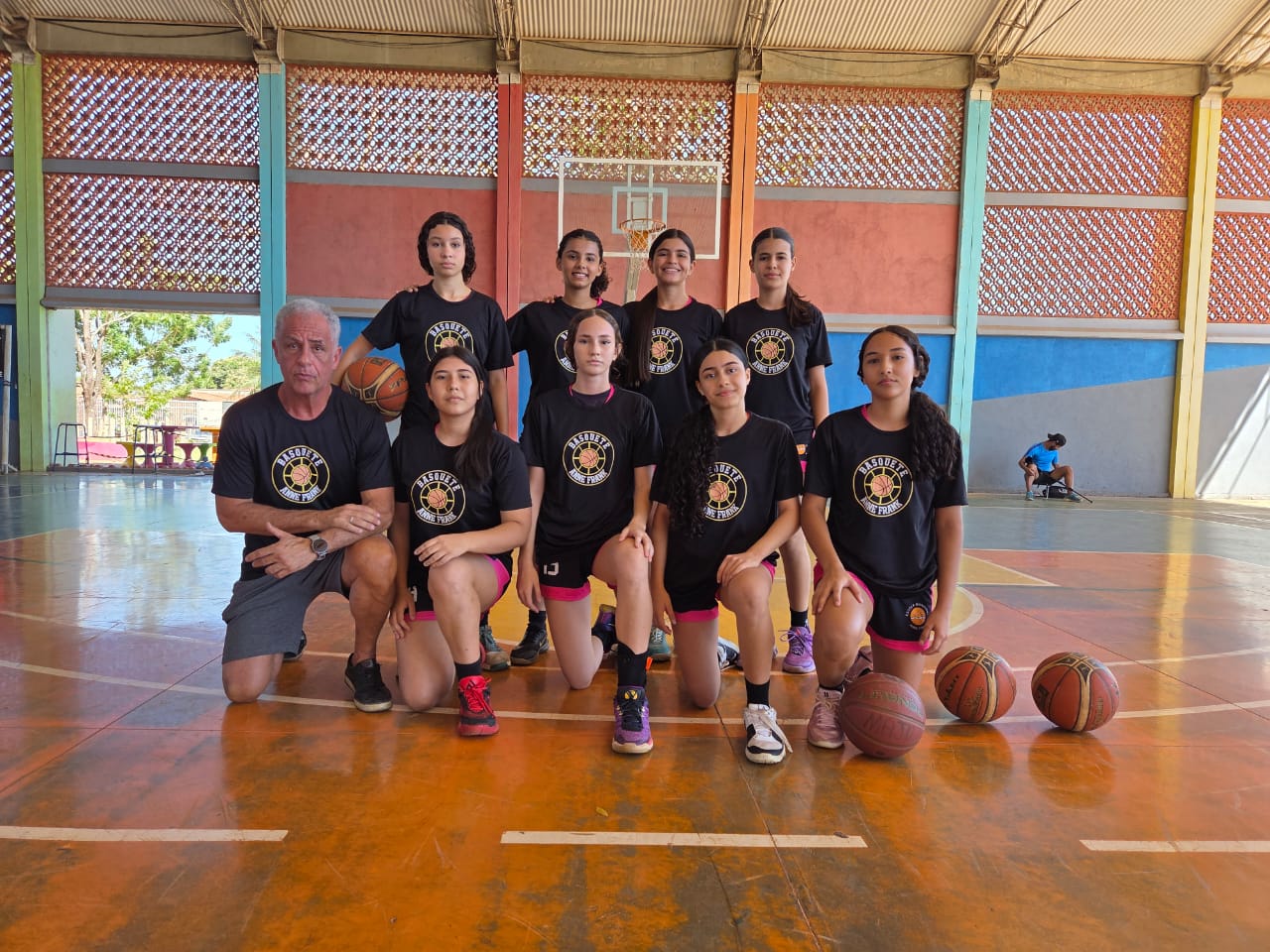 Time de basquetebol feminino da Escola Anne Frank conquistou o tricampeonato estadual - Divulgação
