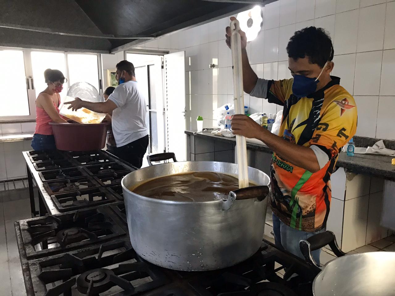 ETI Eurídice Ferreira de Melo produz sabonetes e máscaras para distribuição à comunidade durante a pandemia em Palmas