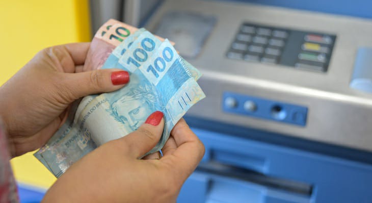 Prefeitura de Palmas antecipa salários e servidores podem realizar saque nas primeiras horas desta quinta-feira, 28
