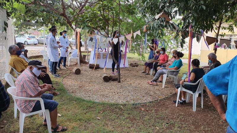 Idosos participam de Arraiá da Saúde no Cras Krahô