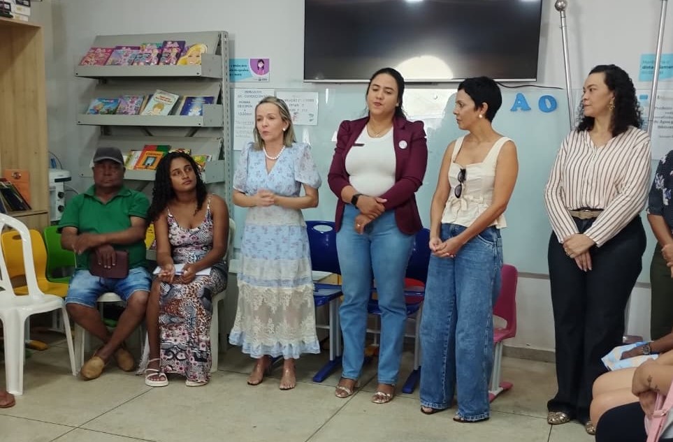A superintendente de Educação Inclusiva da Semed, Vera Alves, participou de todo o evento que contou com rodas de conversa, palestras, atendimentos de saúde e bem-estar