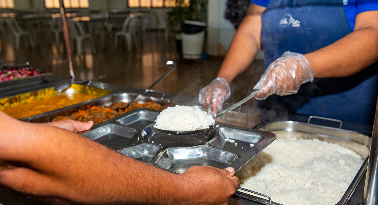 Restaurantes comunitários de Palmas oferecem refeições variadas no mês de junho