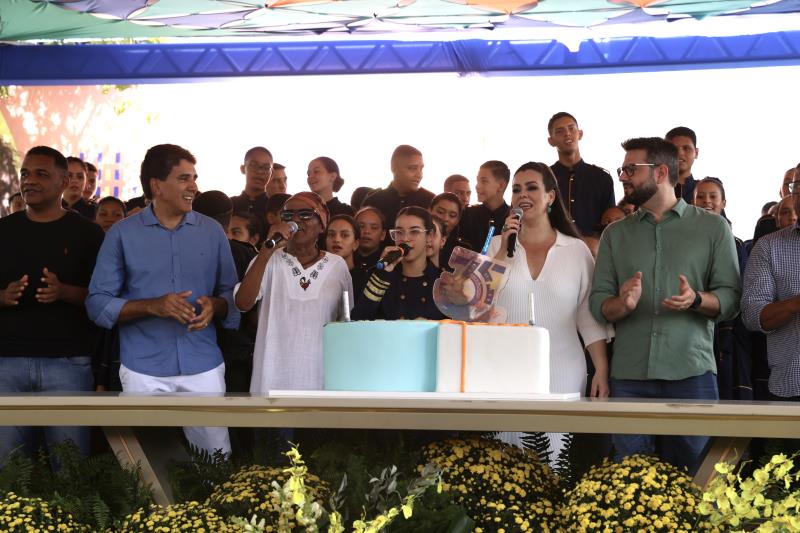 Palmenses celebram aniversário da Capital com tradicional corte do bolo