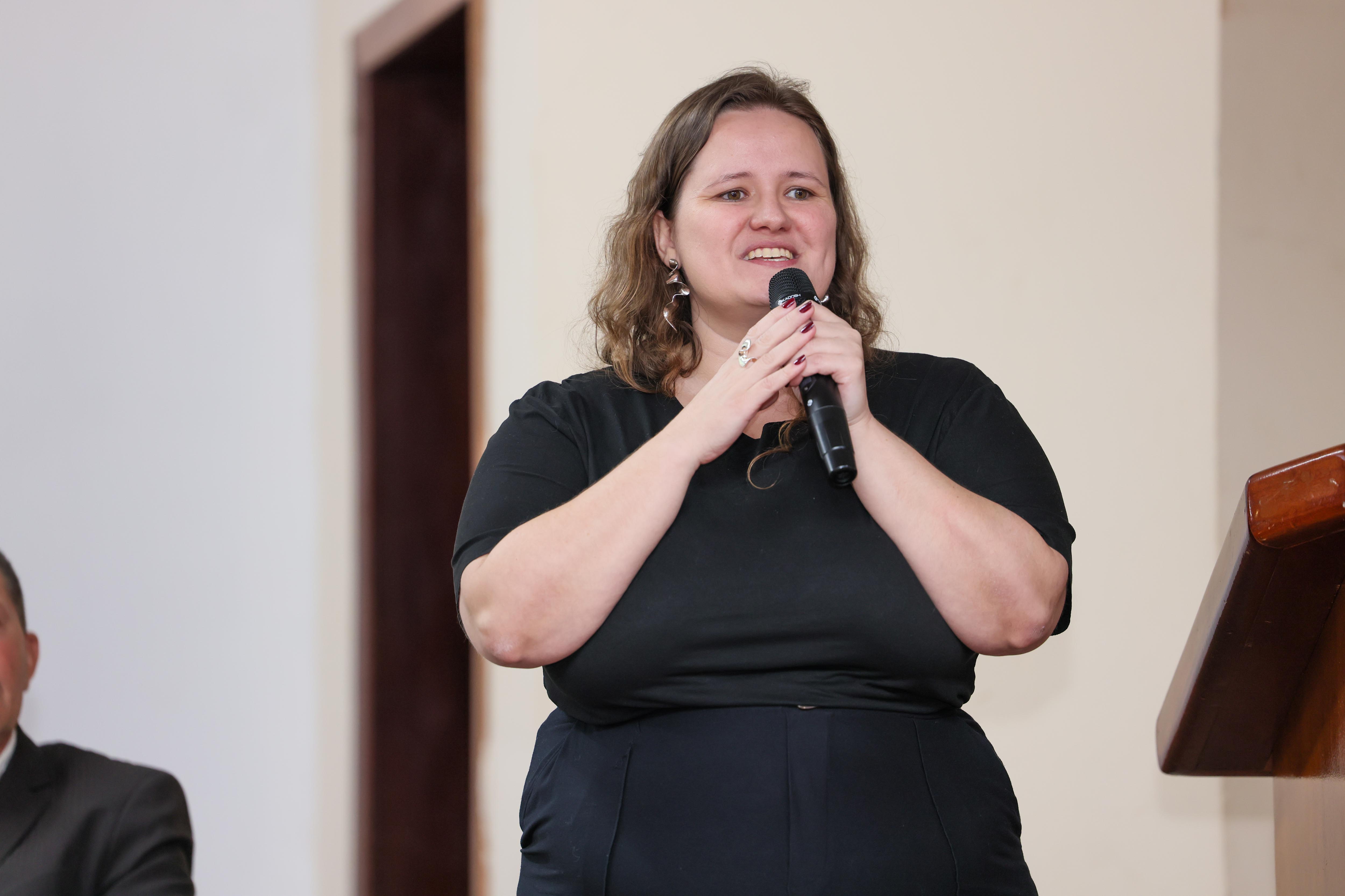 Secretária da Semus é psicóloga e se emocionou ao destacar sua defesa pela luta antimanicomial / Foto: Regiane Rocha