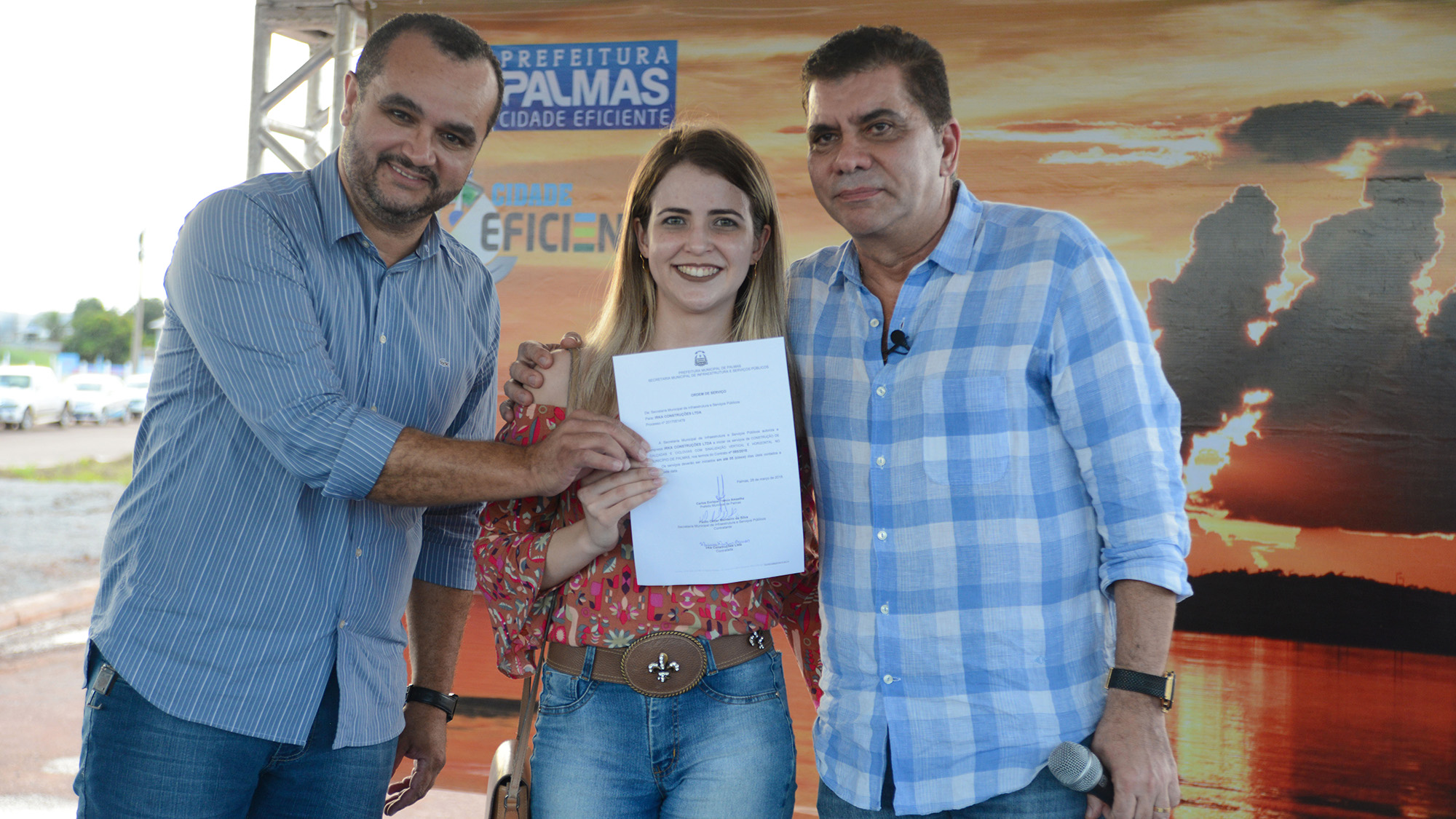 Prefeitura entrega títulos de propriedade de áreas a empresários do Celip e assina ordens de serviços na região Sul de Palmas