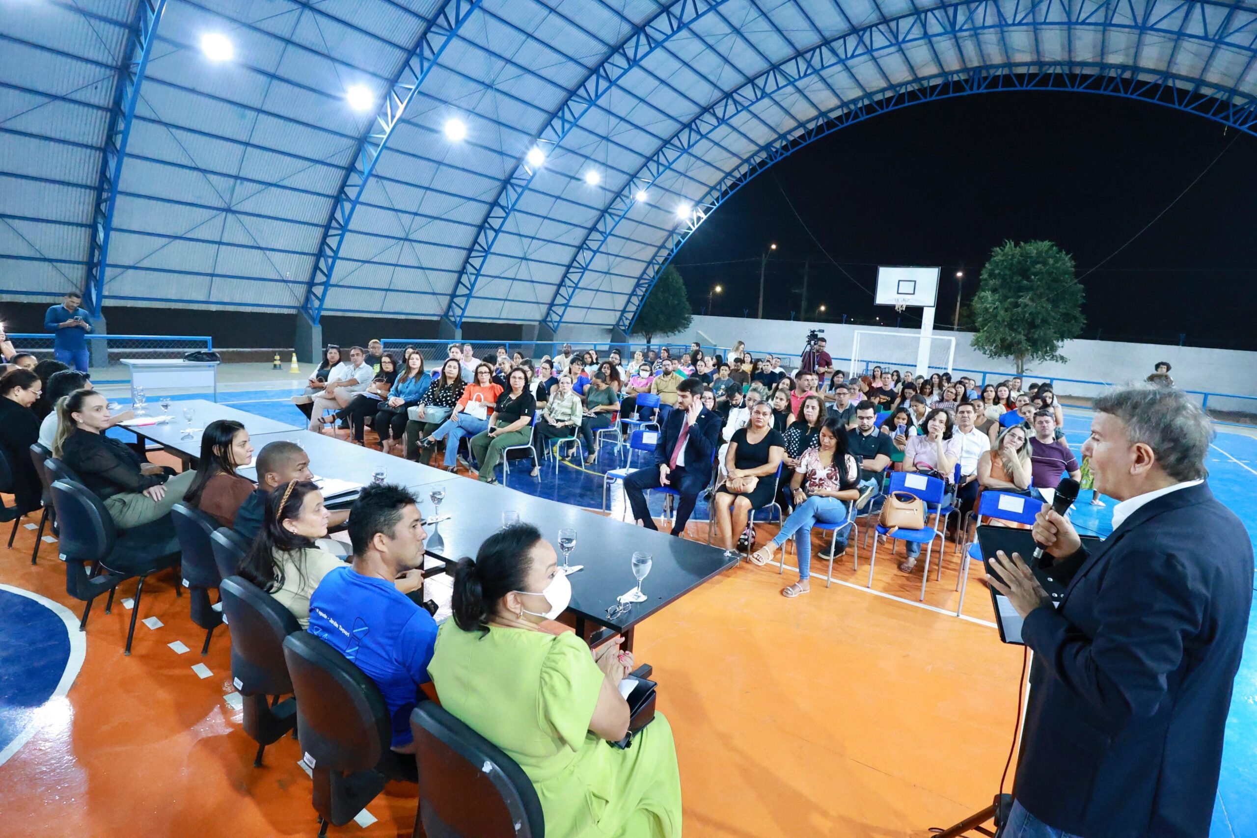 Eduardo Siqueira Campos reforça ações para ampliar vagas escolares e cuidadores na rede municipal de ensino