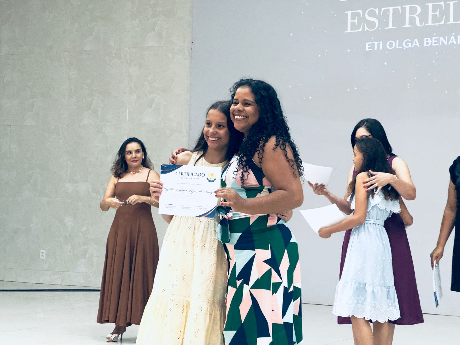 ETI Olga Benário celebra 'Noite das Estrelas' com formatura, homenagens e apresentações culturais