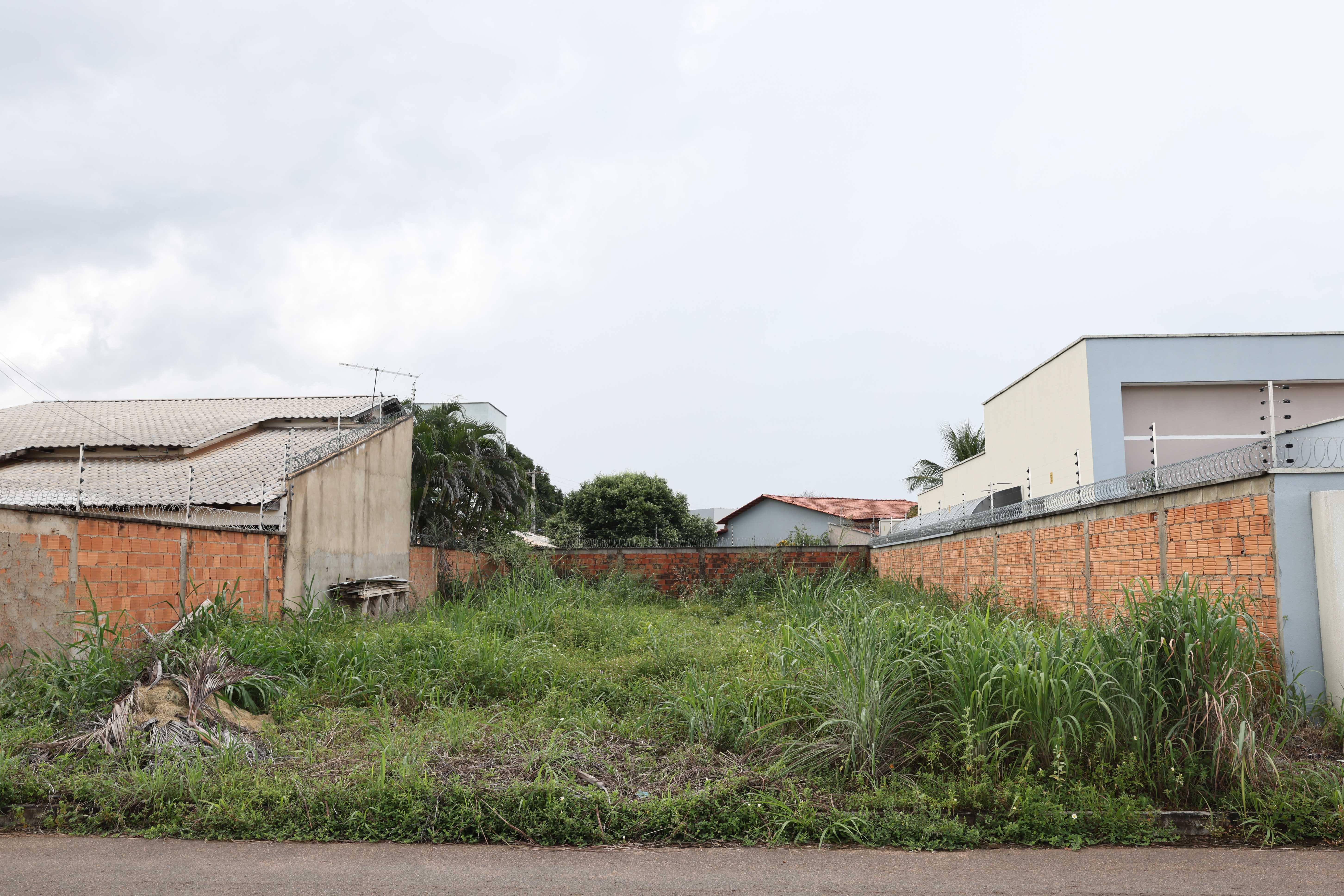 Equipe de fiscalização vai identificar os terrenos com mato alto e entulhos, e os proprietários serão notificados para efetuarem a limpeza