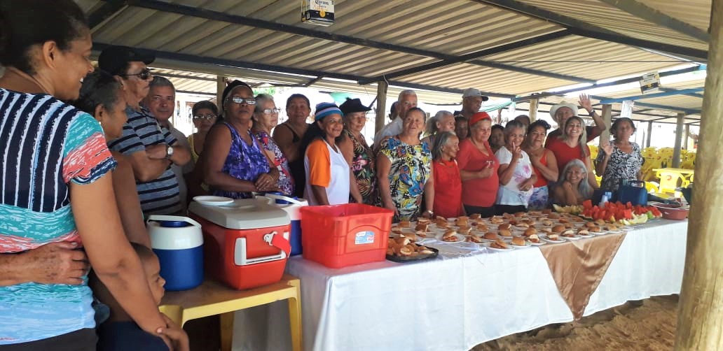 Idosos atendidos nos Centros de Referência da 407 Norte e Taquaruçu participam de encontro na Praia do Prata