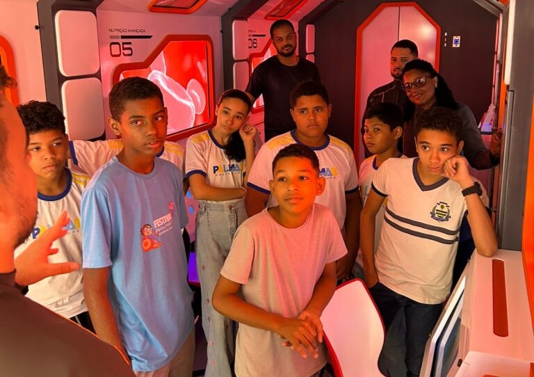 Cada turma, composta por 15 alunos, participou de uma palestra de cerca de 30 minutos sobre prevenção primária e secundária do câncer