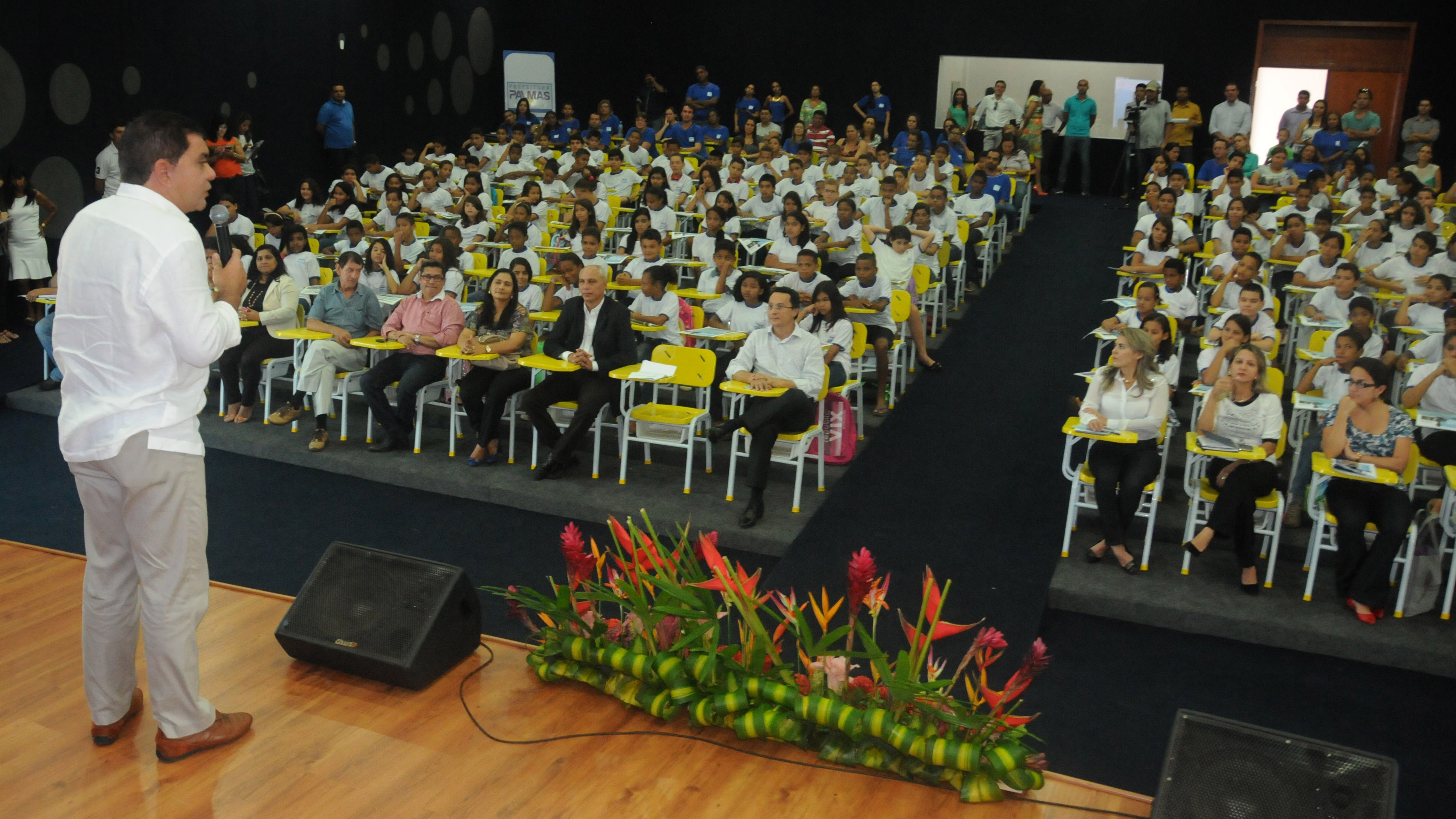 Prefeito ministra palestra sobre empreendedorismo em aula inaugural da rede municipal de ensino