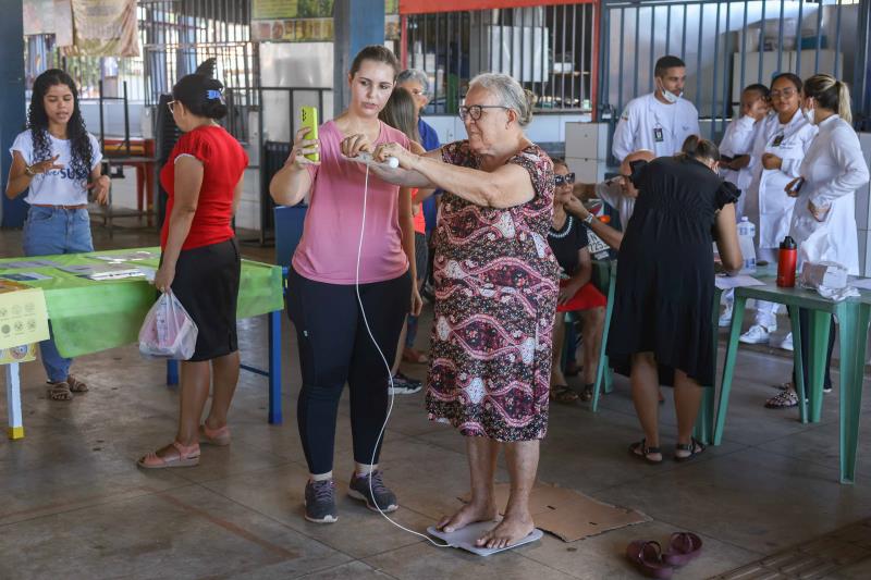 Moradores da região norte participam de ação de saúde na Feira da Arno 33