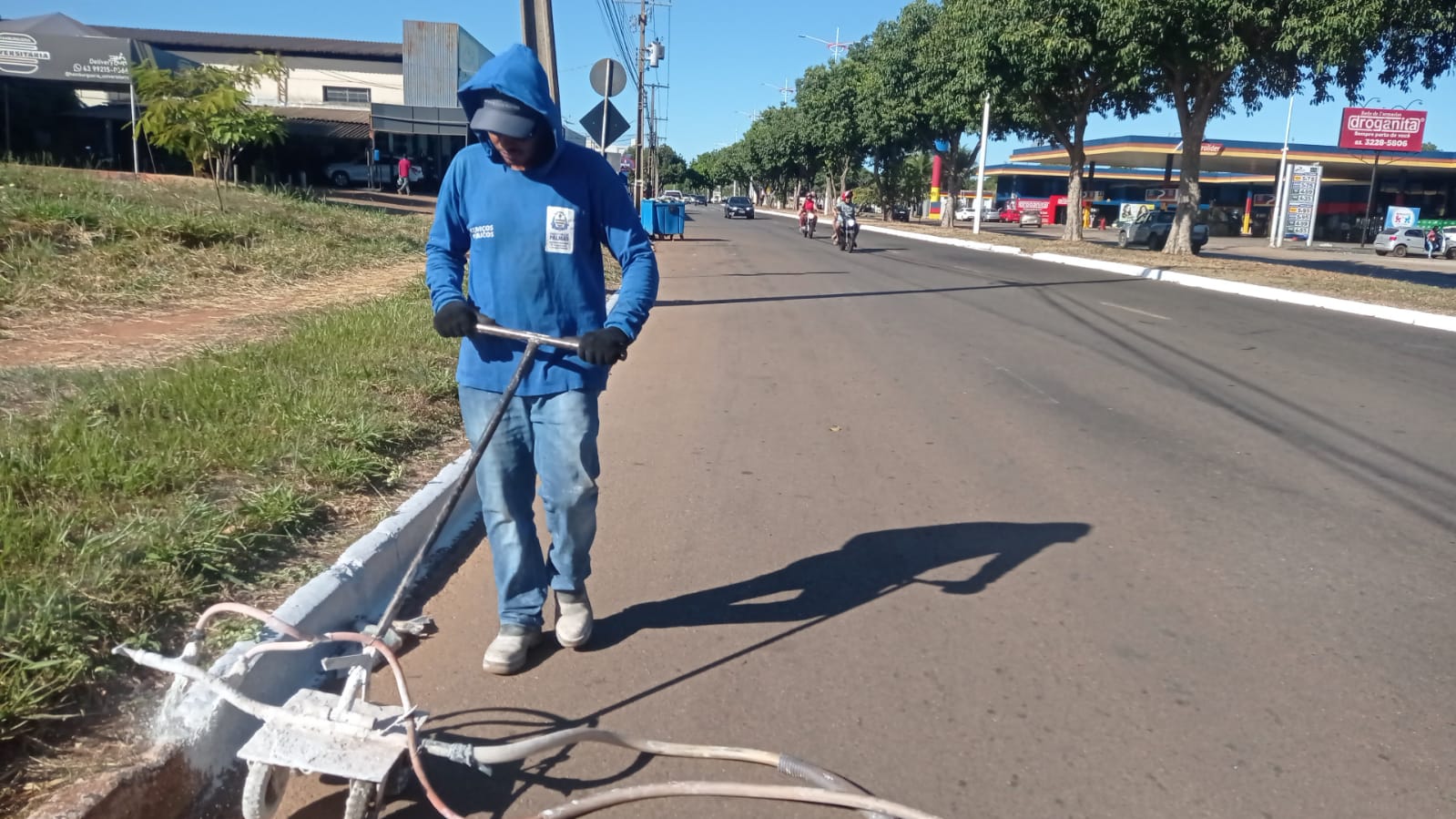 Arne 74, Arso 54, Bertaville e Jardim Aureny IV recebem roçagem de áreas verdes