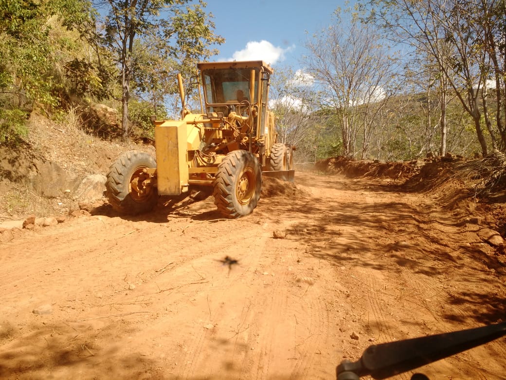 Trabalhos de recuperação das estradas vicinais são reforçados nas férias escolares