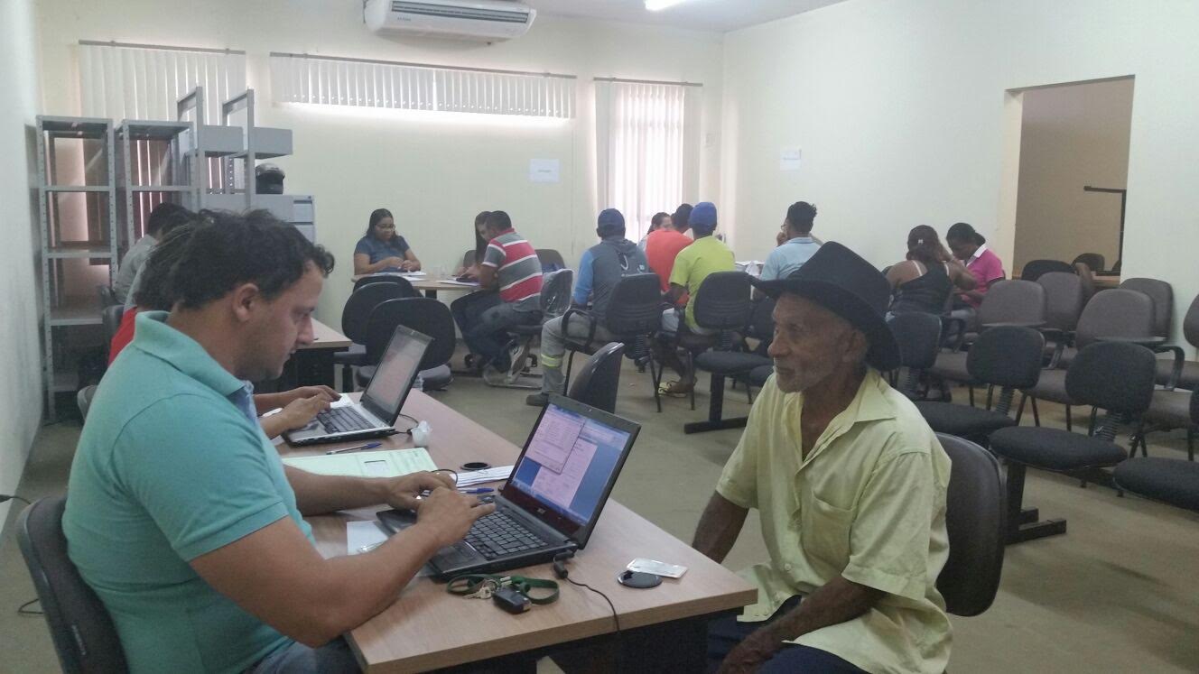 Programa oferece apoio aos trabalhadores que rescindiram contrato com a Prefeitura