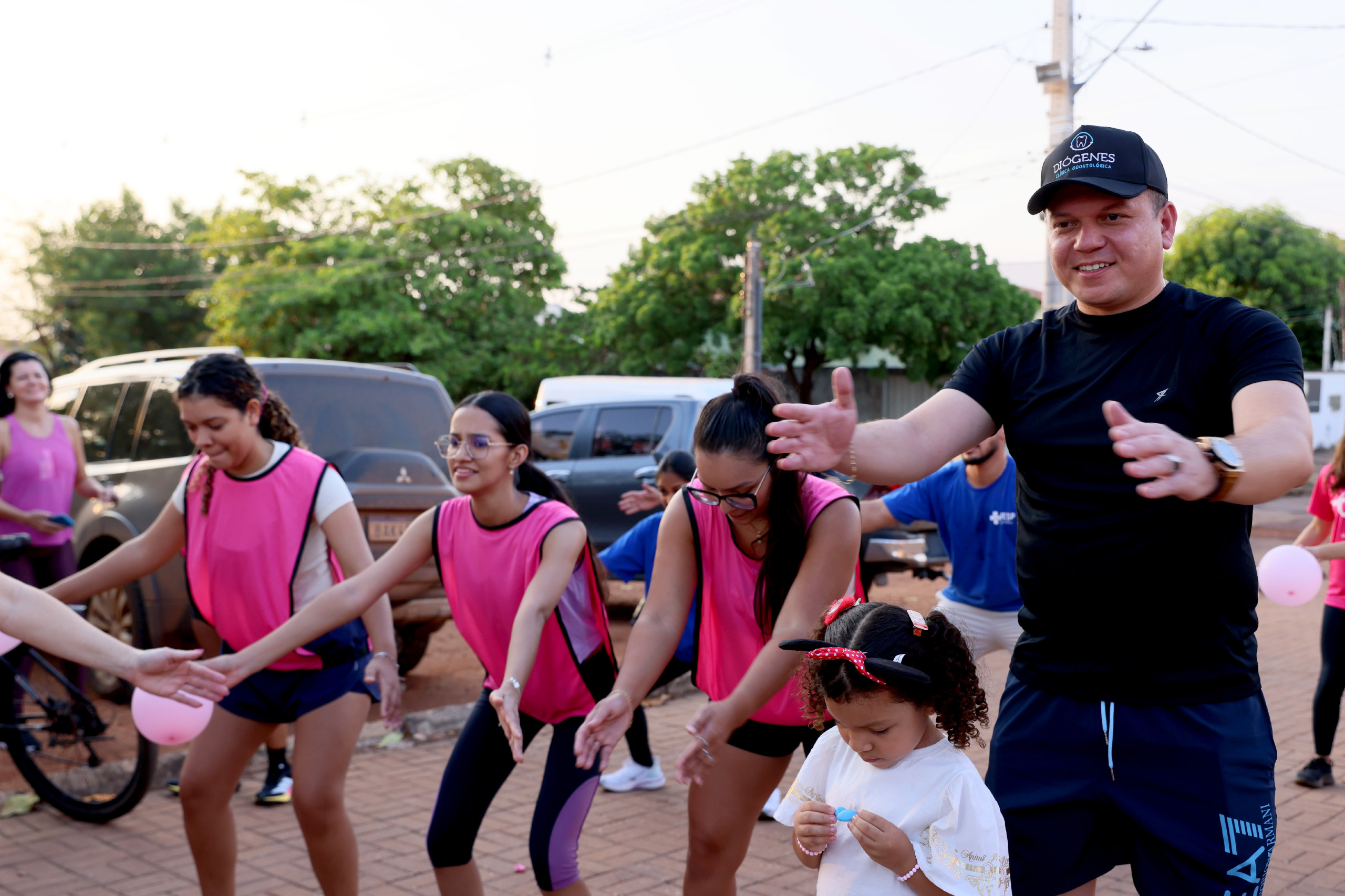 Convidado pela equipe de saúde, Diógenes xxx levou esposa, filha e duas primas para participar também
