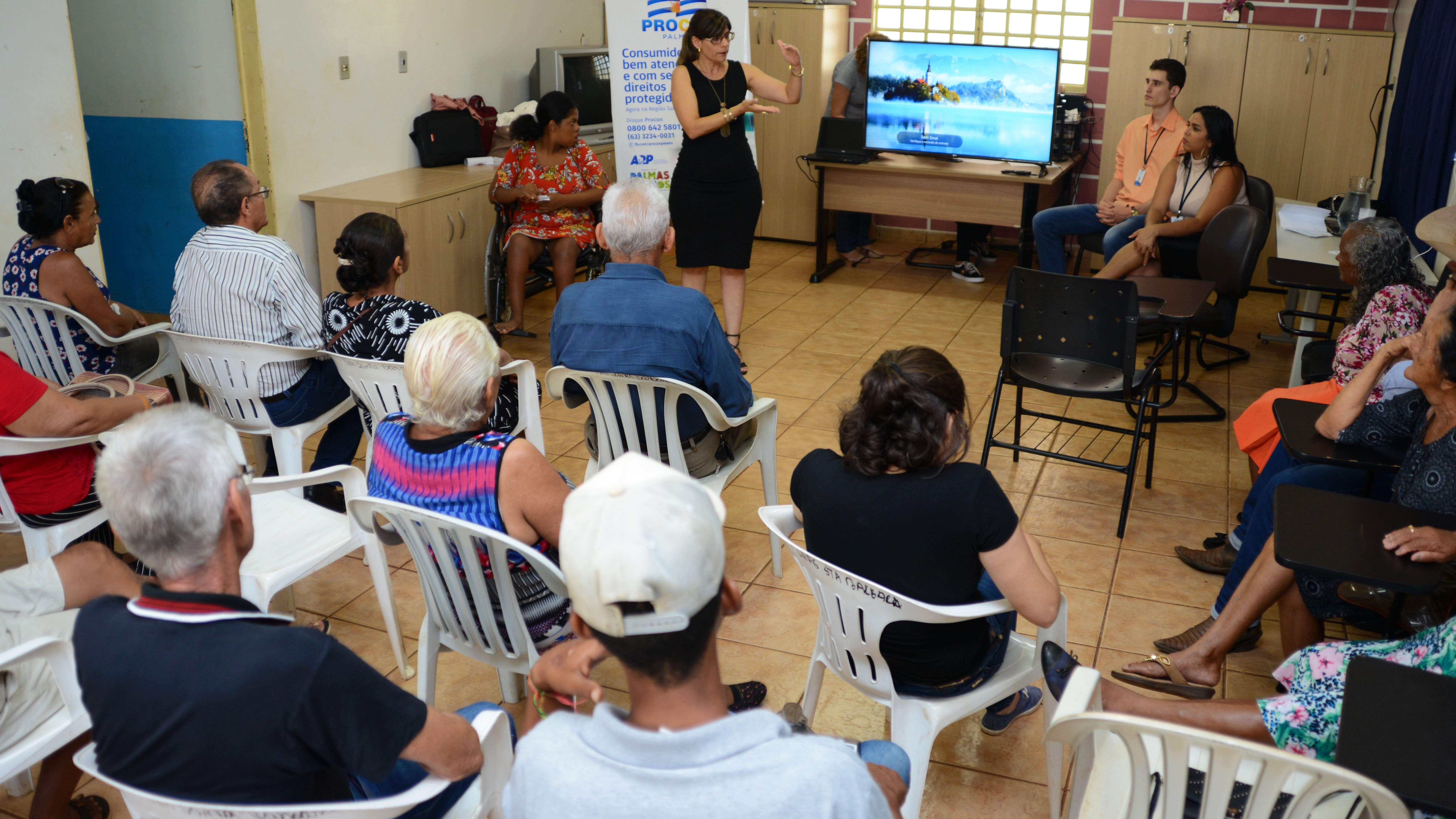 Idosos de Palmas recebem informações sobre Direitos do Consumidor
