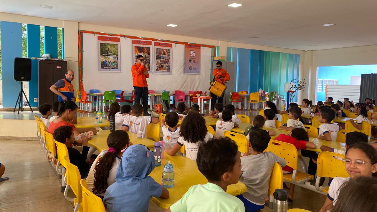 Ao todo, cerca de 300 estudantes dos 1º, 2º e 3º anos foram alcançados pela ação