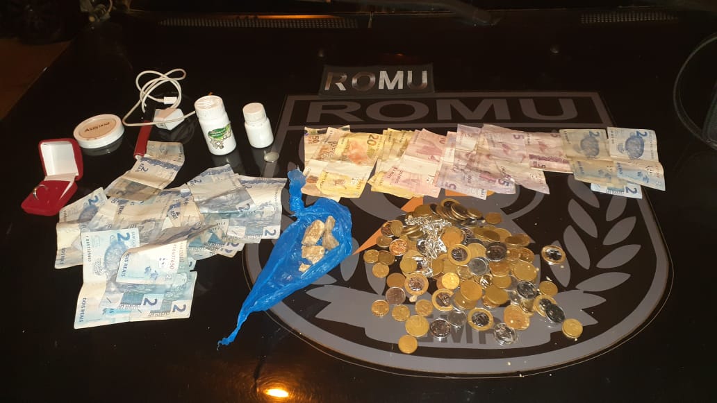 Romu apreende drogas e moto roubada próximo a Arca de Taquaralto