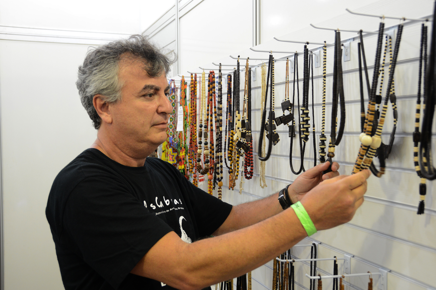 Feira Mundial apresenta diversidade do artesanato e cultura indígena