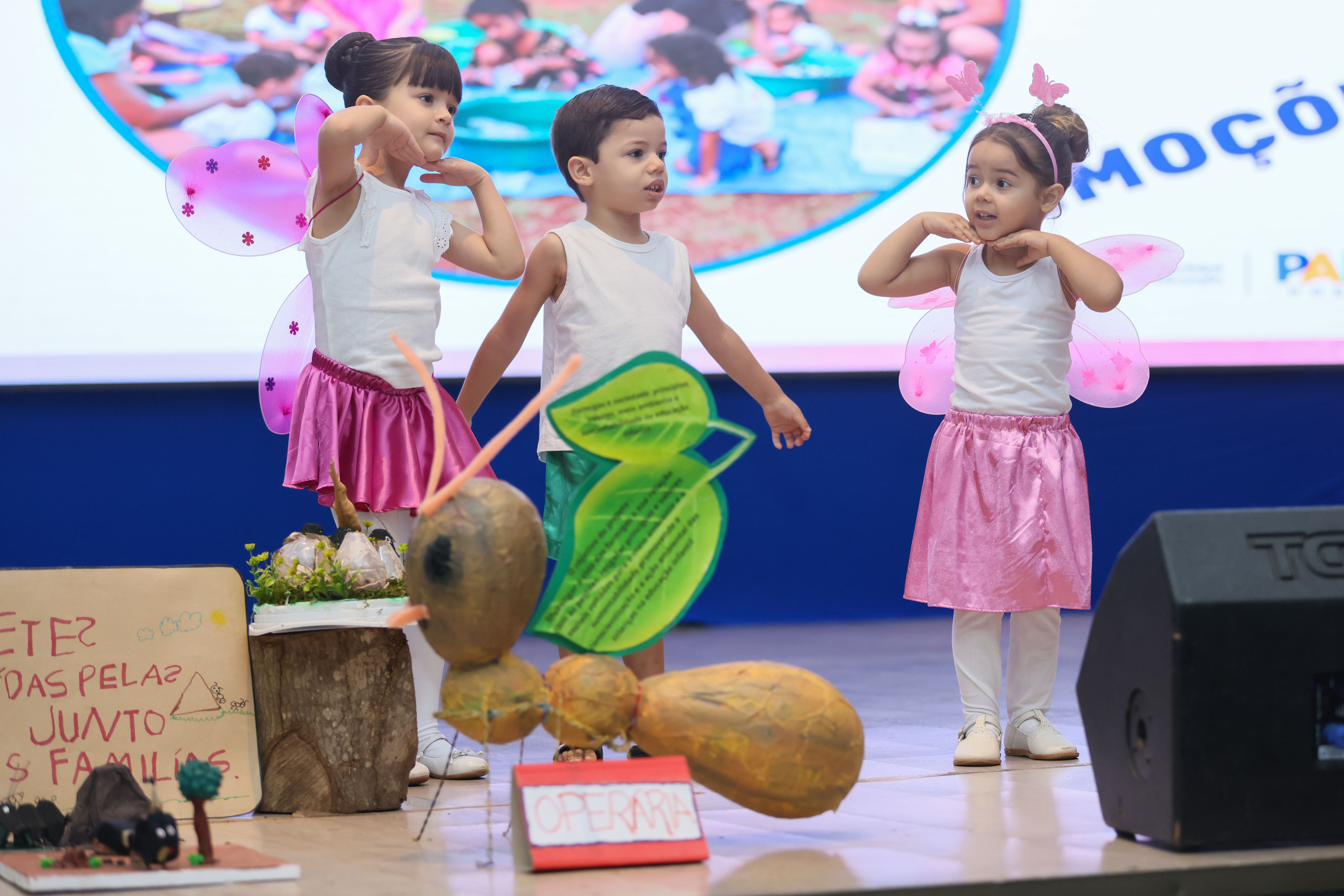 Abertura do evento contou com a apresentação musical “Flor de Sal” dos pequenos do Cmei Mundo Feliz