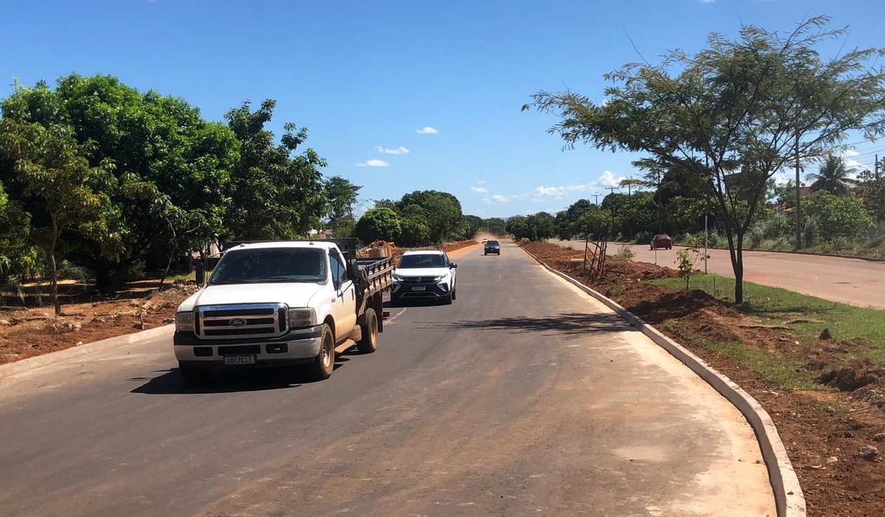 Avenida foi pavimentada em CBUQ