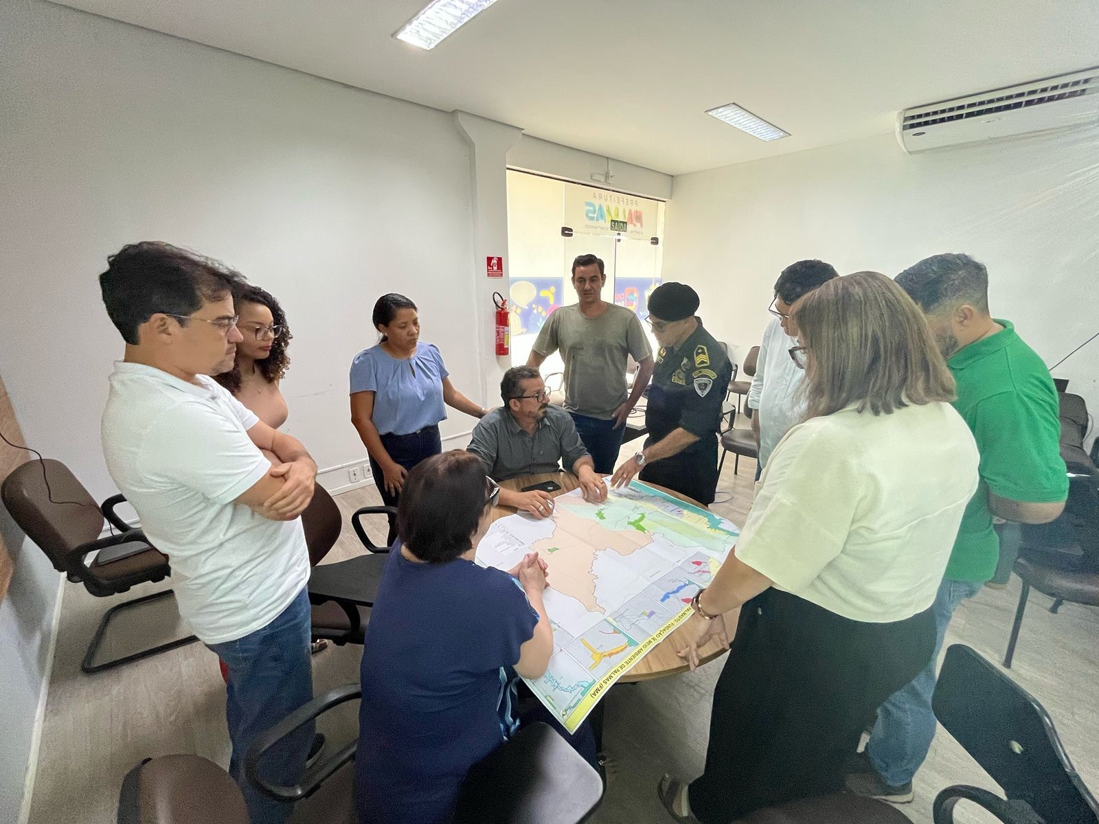 Divididos em dois grupos, profissionais analisaram mapa do macrozoneamento de Palmas