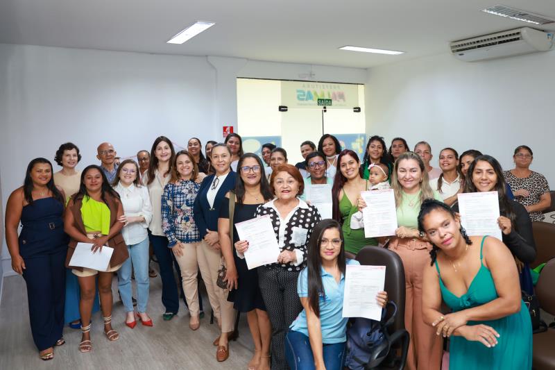 Mulheres participam da cerimônia de encerramento da primeira etapa