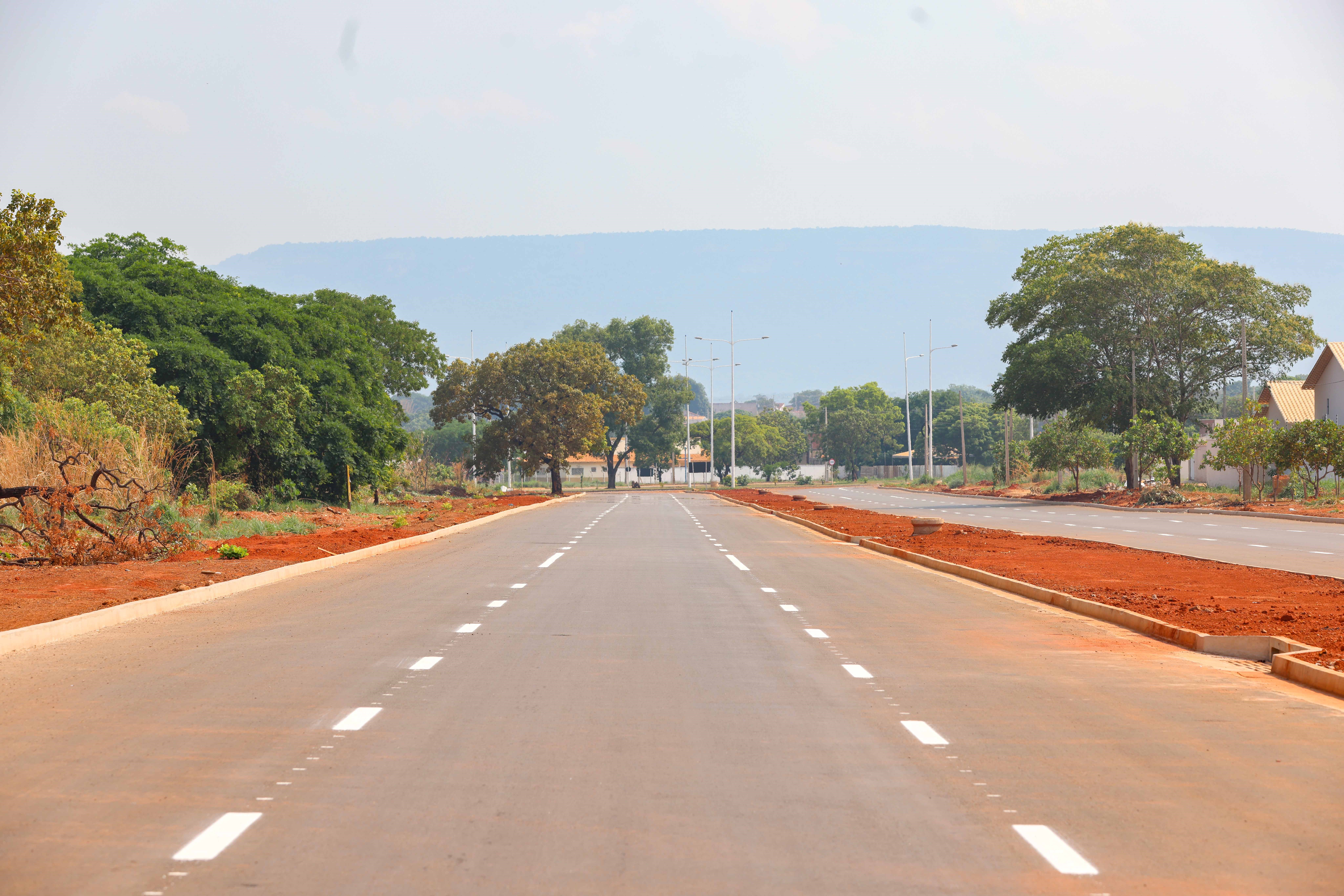 Com asfalto pronto, Avenidas NS-2 e LO-16 recebem sinalização horizontal