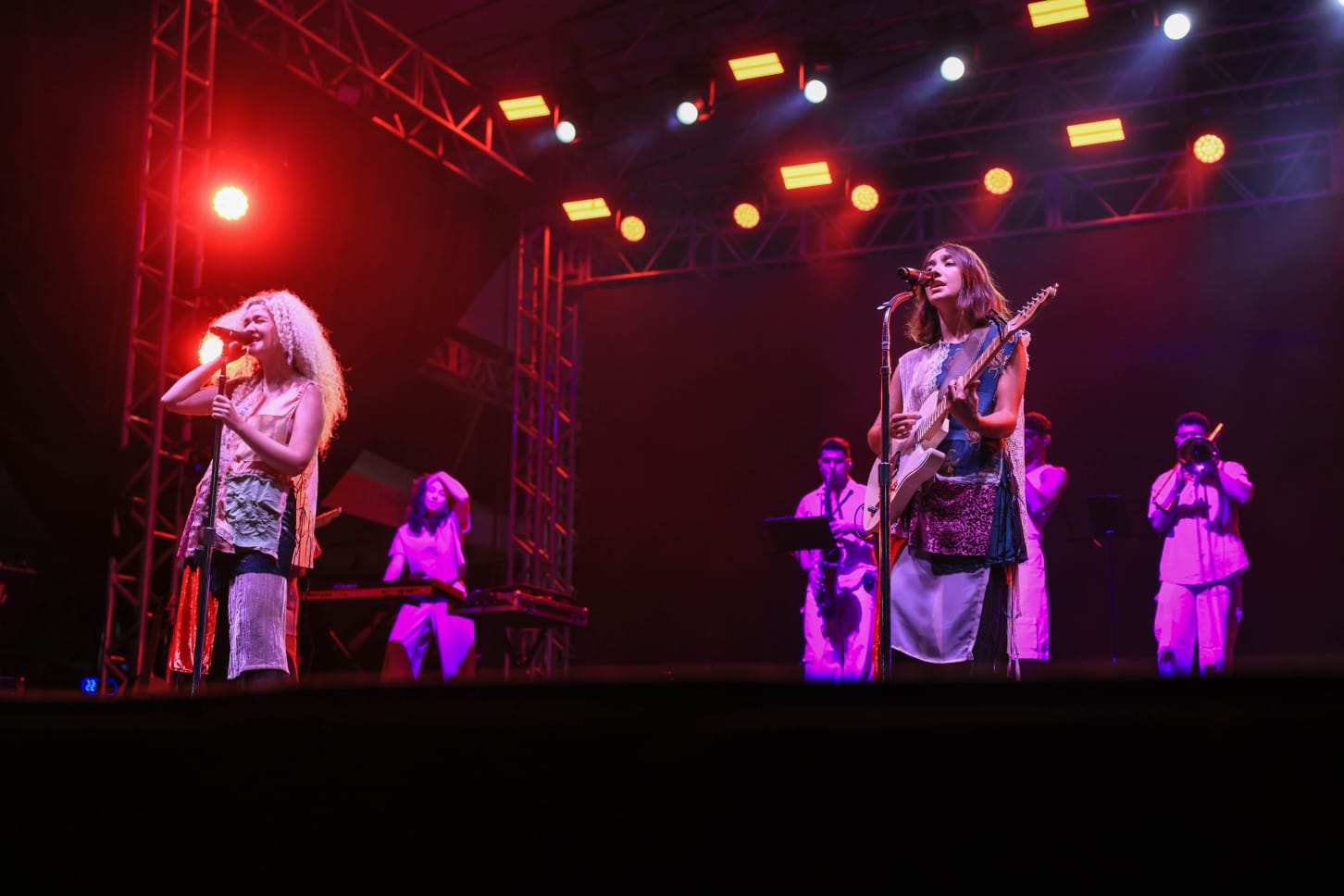 Anavitória envolve público do 19° Festival Gastronômico de Taquaruçu em grande celebração ao ar livre