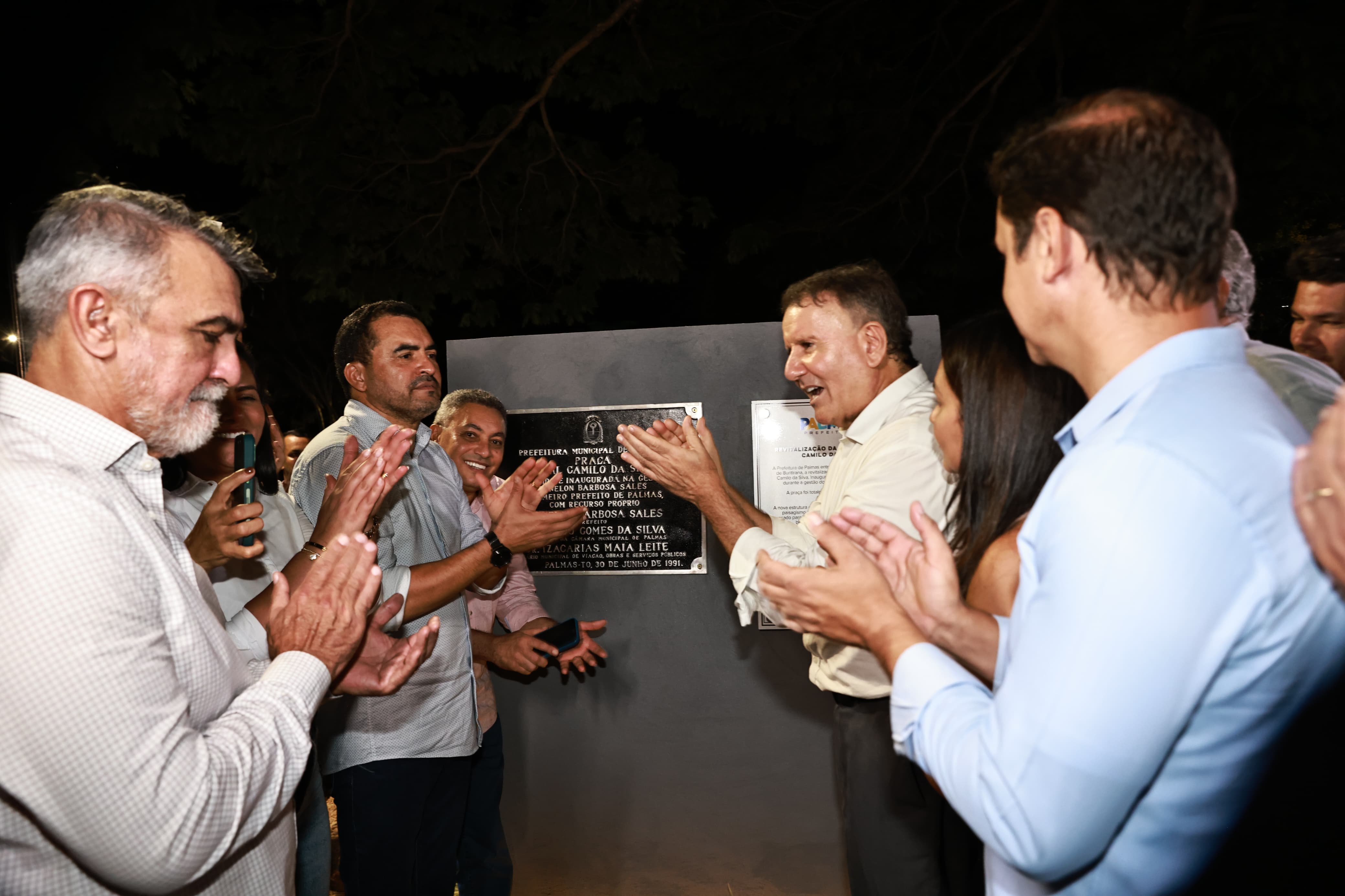 Prefeito e governador na entrega da Praça Natal Camilo da Silva, no distrito de Buritirana