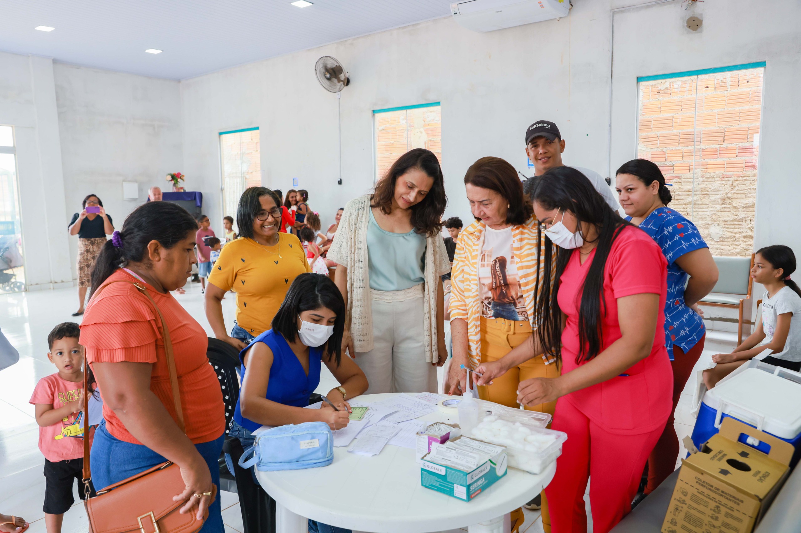 A primeira-dama e secretária de Ação Social, Polyanna Siqueira Campos, participou da abertura dos atendimentos na ação comunitária