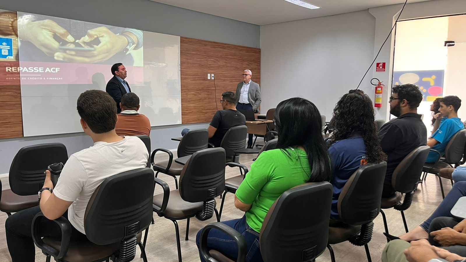 Prefeitura de Palmas orienta microempreendedores sobre estratégias de precificação em oficina gratuita