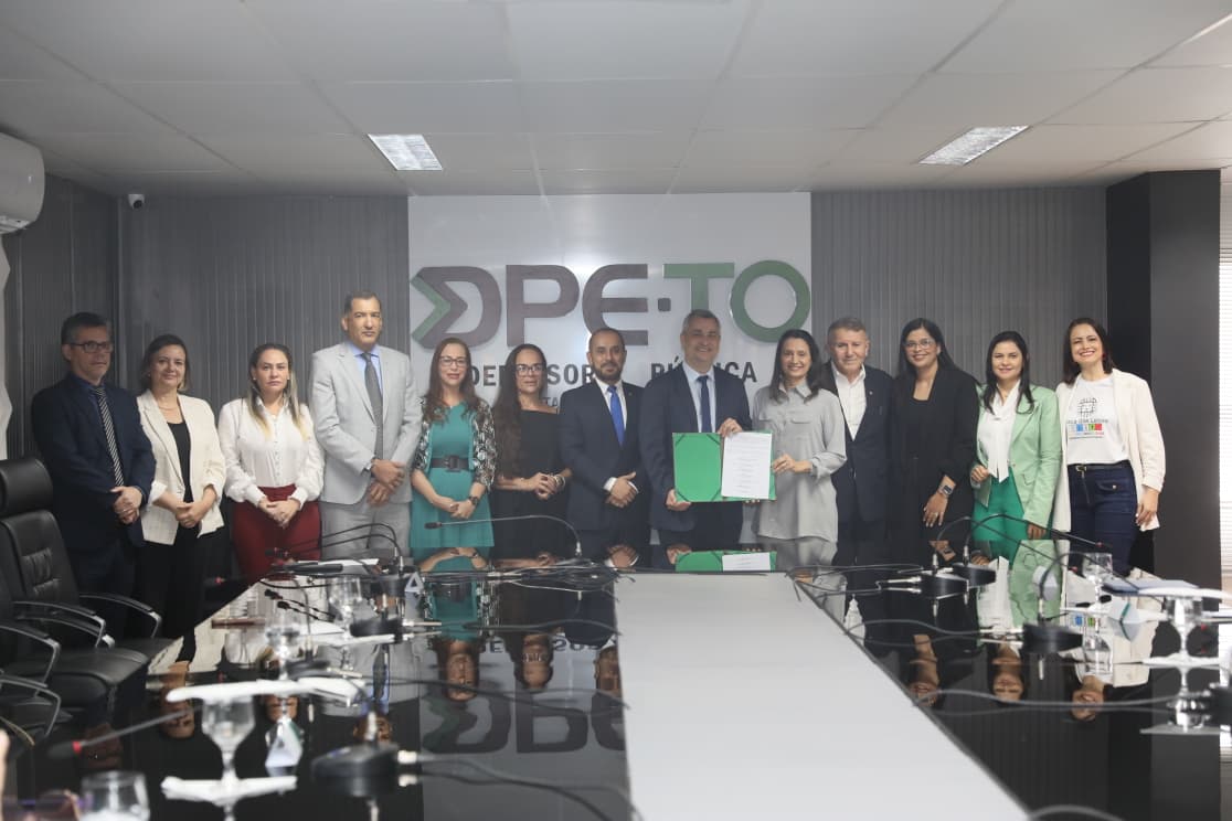 O Acordo de Cooperação Técnica para fortalecer atendimento a crianças e adolescentes com deficiência foi assinado por gestores públicos e representantes do Poder Judiciário. Foto - Edu Fortes