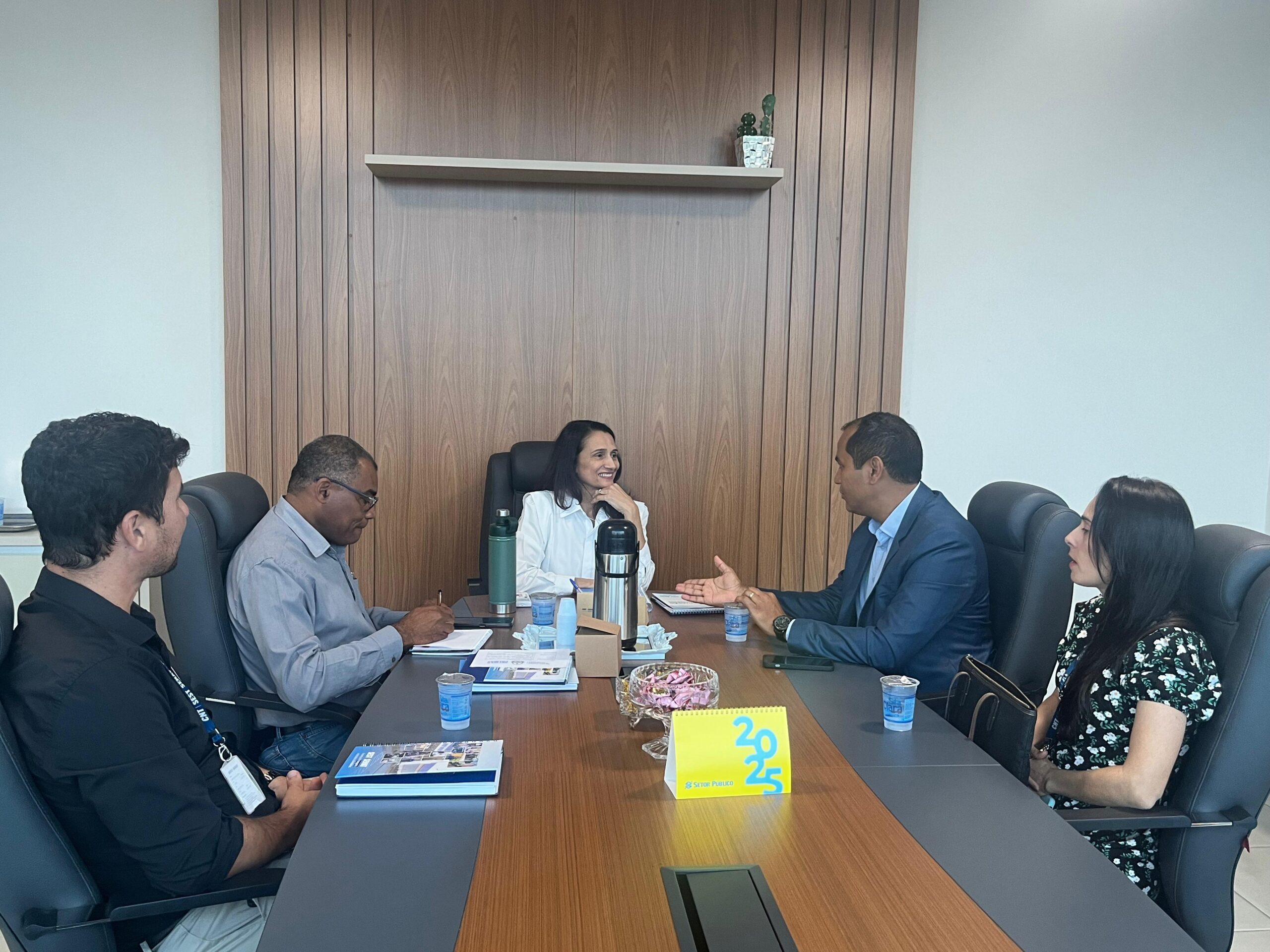 Em reunião com Sest Senat, secretária de Assistência Social destaca importância de parcerias institucionais