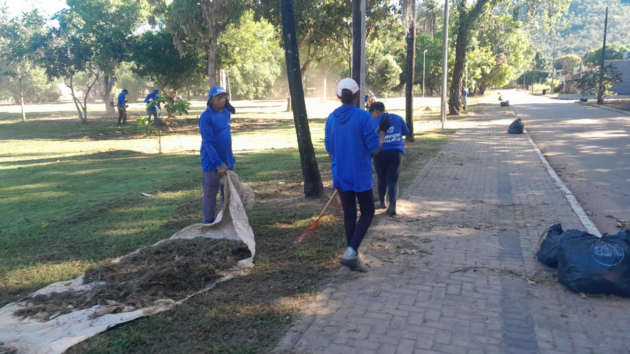 Equipes de limpeza em Taquaruçu
