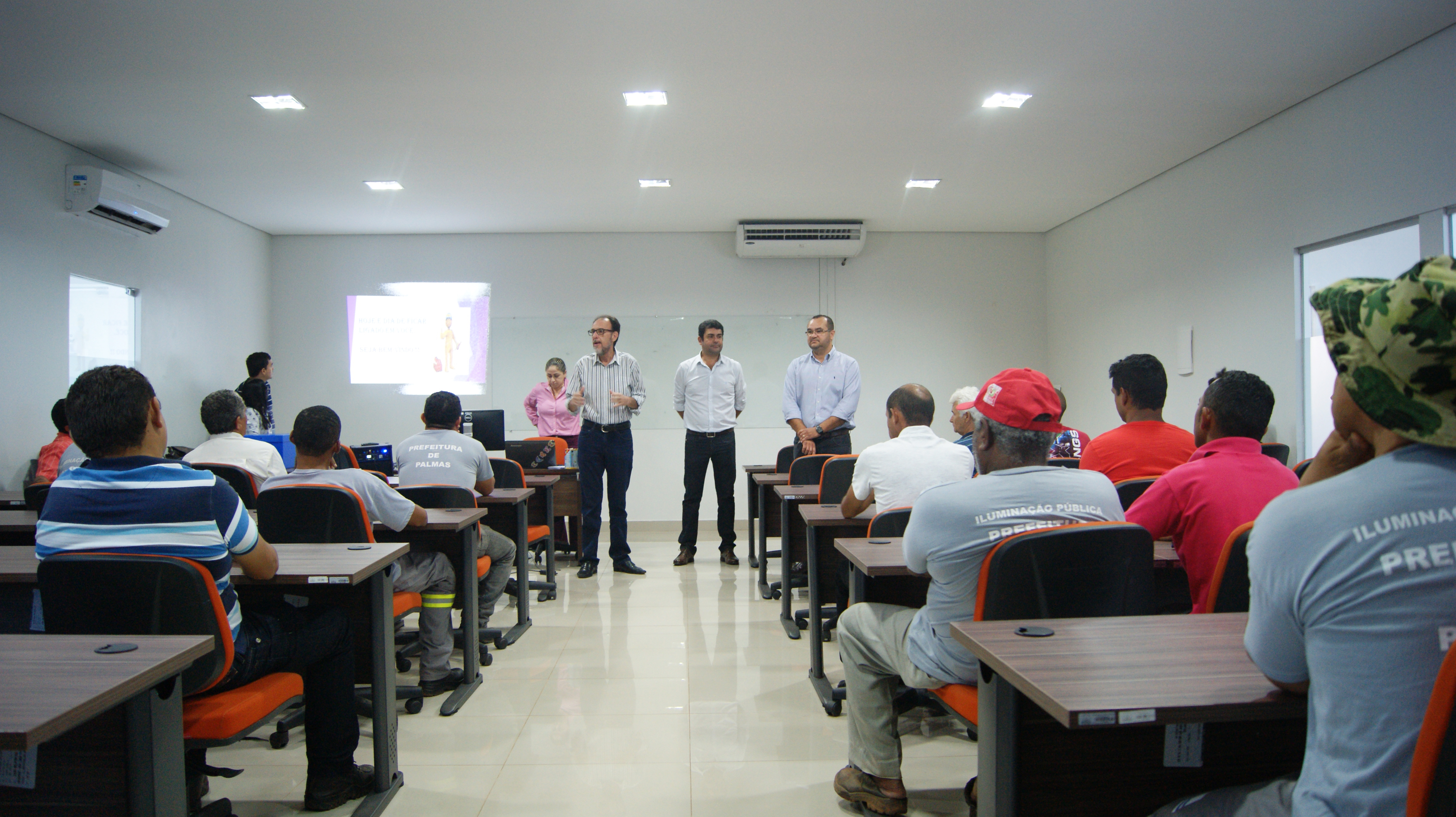 No Dia do Eletricista, servidores da Prefeitura ganham programação especial