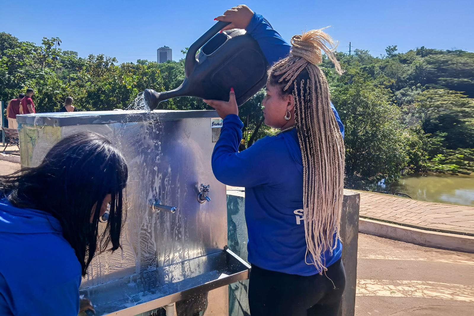 Parques Cesamar e dos Povos Indígenas recebem limpeza de bebedouros e manutenção em equipamentos danificados