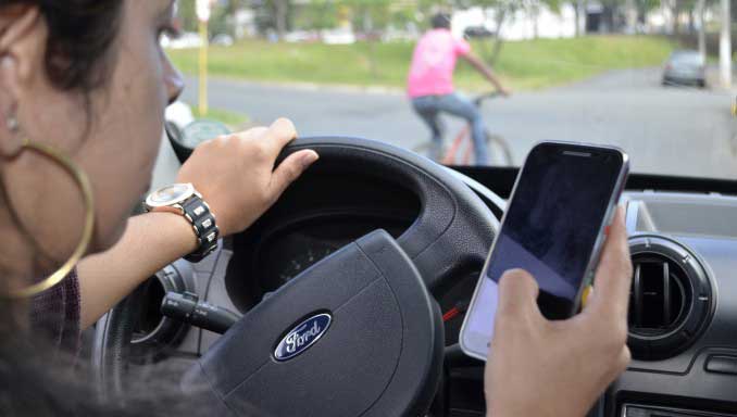 Maio Amarelo: Uso de celular diminui a atenção e aumenta o risco de acidentes de trânsito