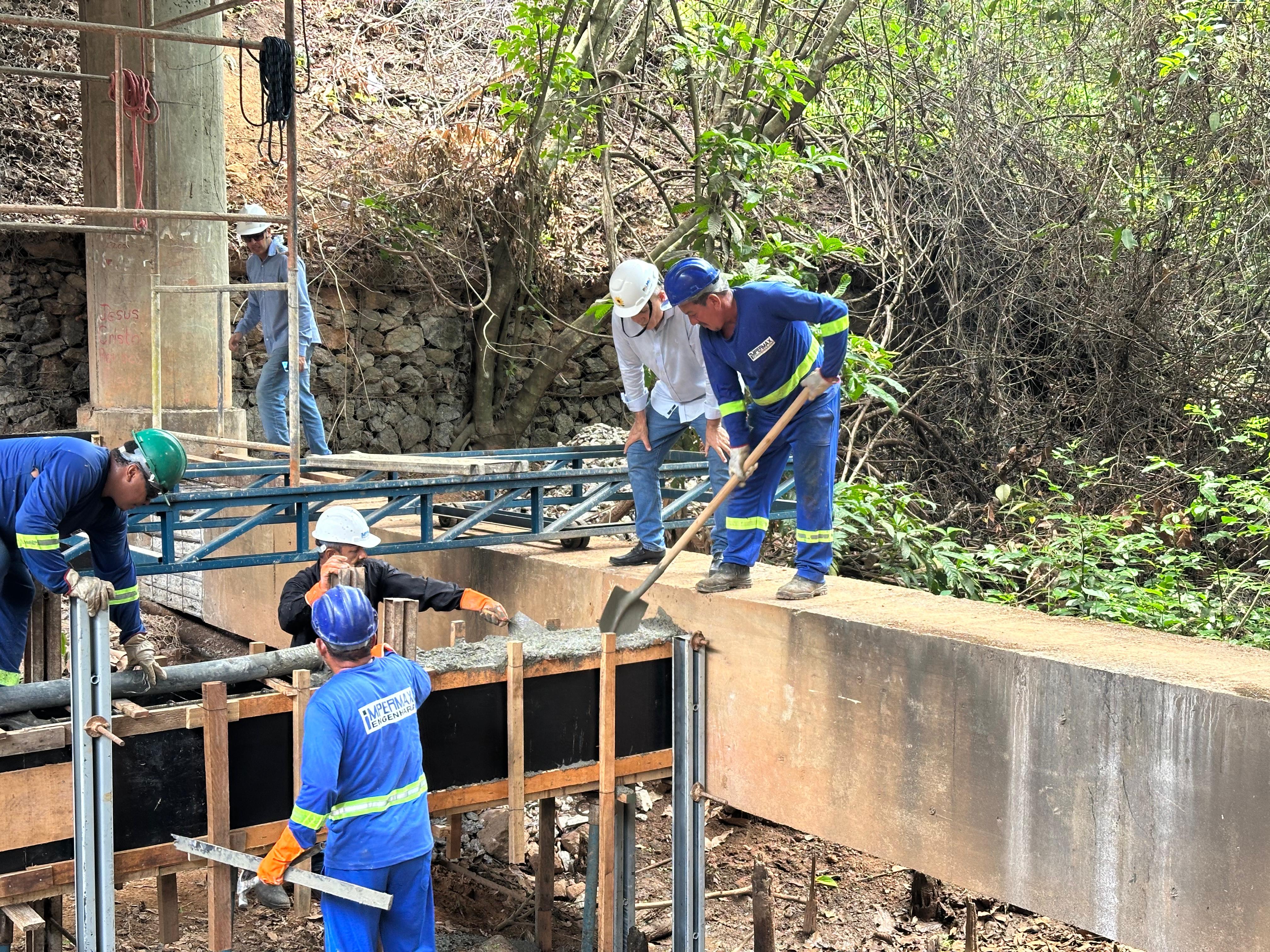 Prefeito de Palmas, Eduardo Siqueira, acompanhou o trabalho executado nesta quarta, 12, nas pontes da Av. NS-02