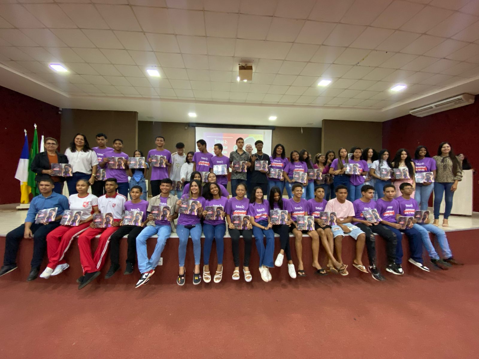 Projeto Tribos - Jornada Cultural entrega livro produzido por alunos das escolas municipais de Palmas