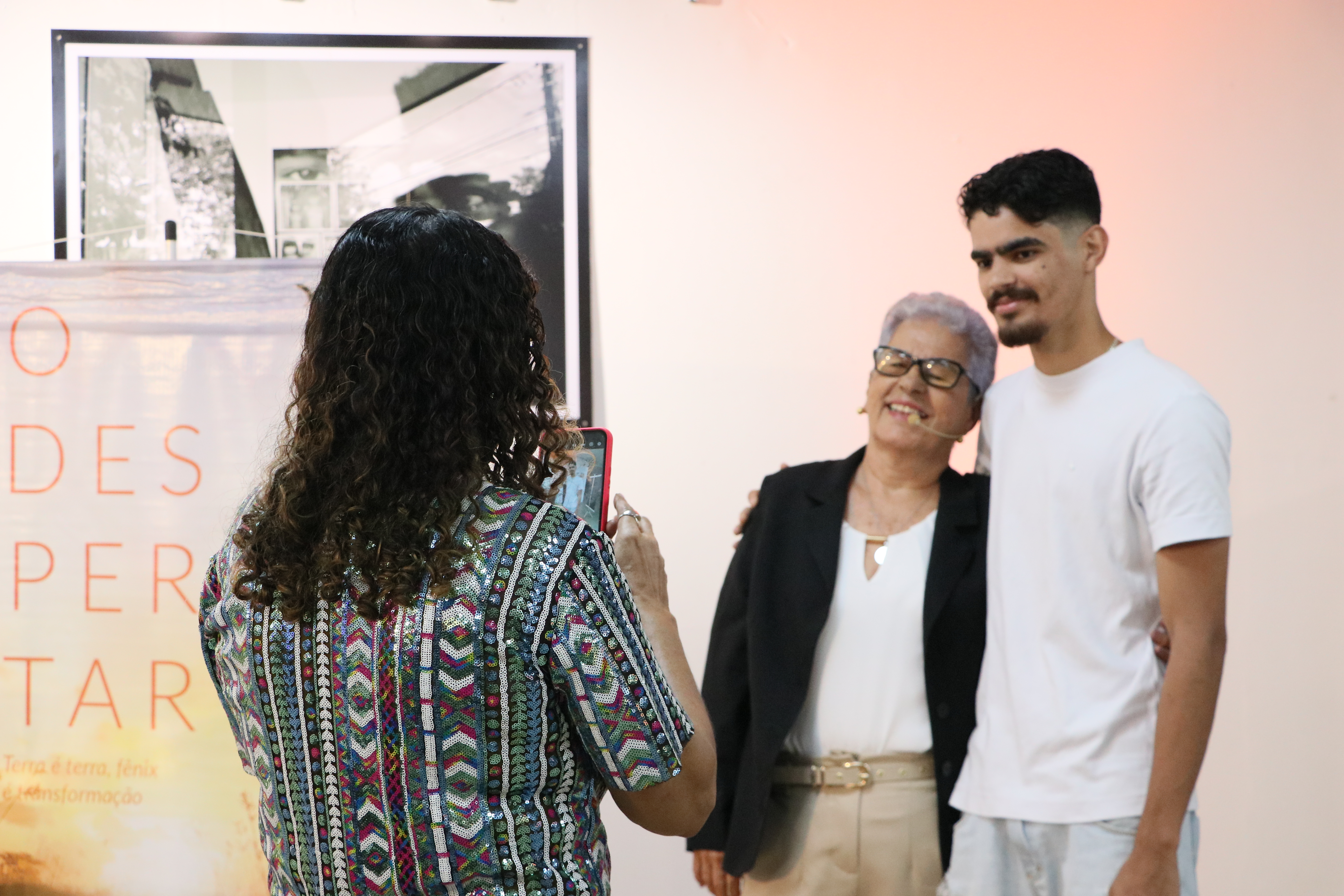 A escritora Vânia Régia compartilhou sua obra O Despertar com o público durante a 44ª Roda Literária
Imagem: Stefânia Royo 