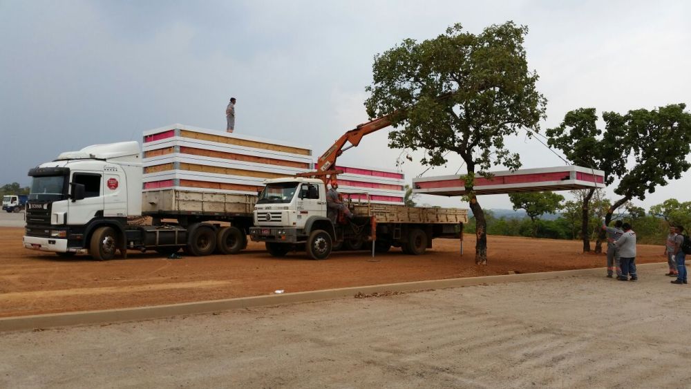 Na reta final: Vila dos Jogos começa a receber estruturas pré-moldadas