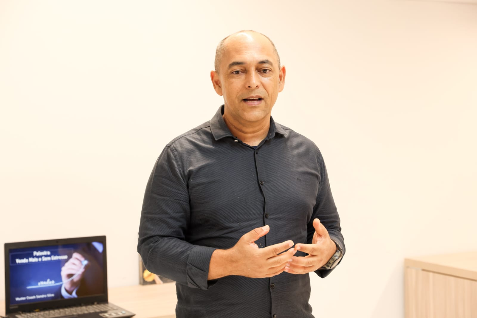 Palestrante Coach Sandro de Lima destaca que as participantes entenderam o valor de seus produtos e que, ao se conectarem com os clientes, entregam mais do que um item, entregam experiências