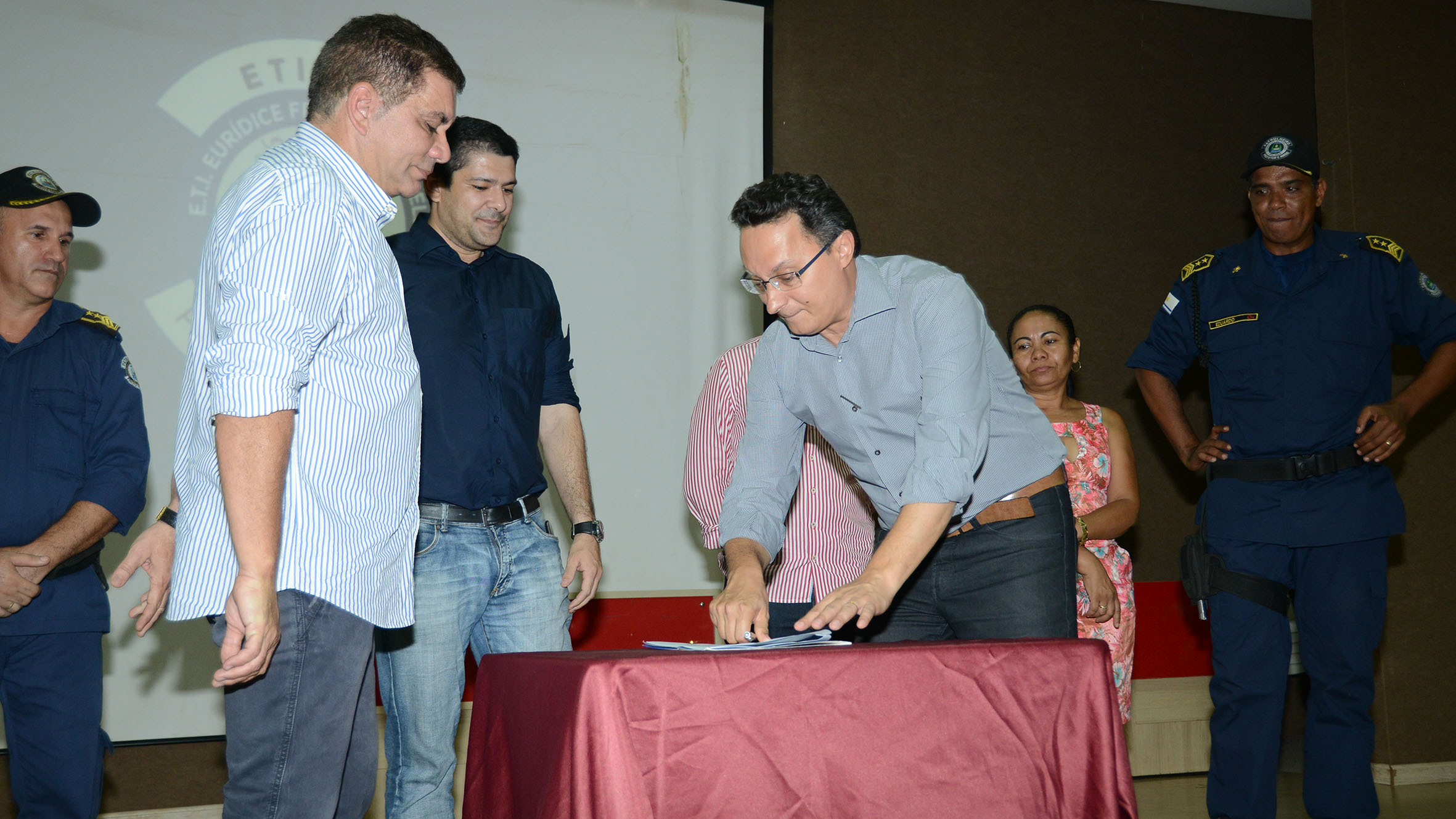 Semed e Sesmu assinam termo de cooperação técnica na ETI Eurídice Ferreira de Melo