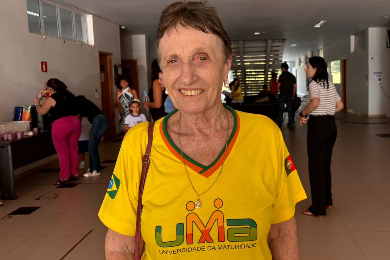 Maria de Lourdes, de 76 anos, celebrou a oportunidade de dividir o palco com os pequenos
